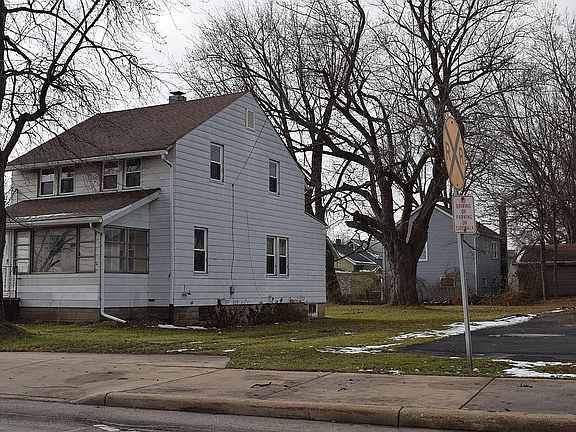 3rd image of 713 East St