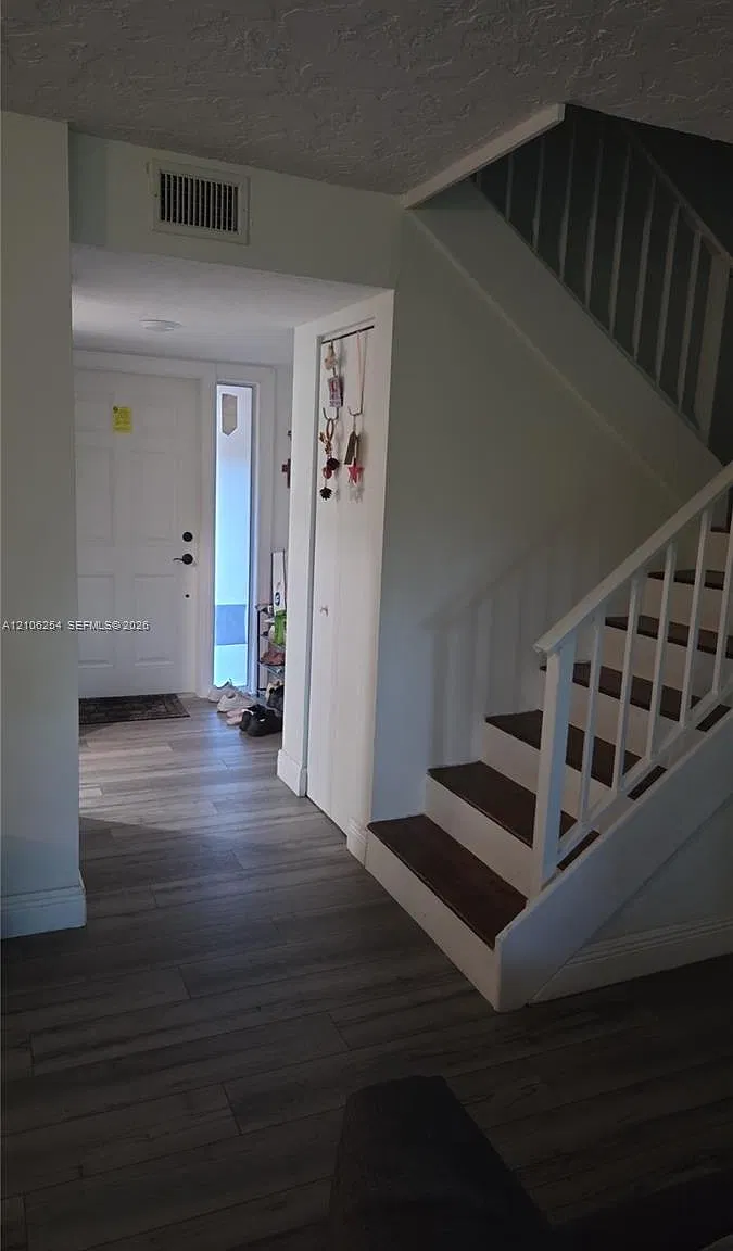 Lago West Condominium — Photo 3