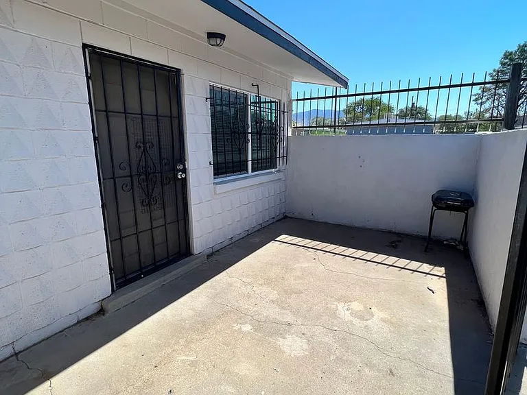 305 Charleston Dr. NE — Photo 11