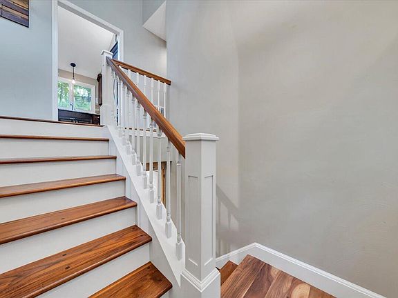 2nd image of 5424 Highfields Rd