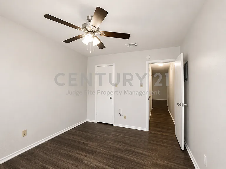 1108 N Elm St #10 — Photo 18