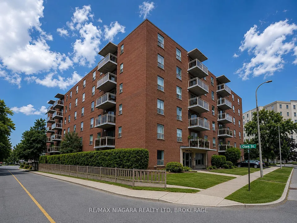 99 Church St #605