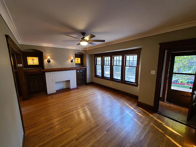 1542 N 50th Pl — Photo 2
