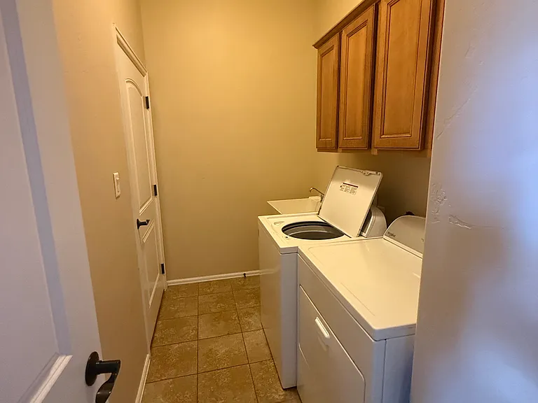 450 Juniper St — Photo 5