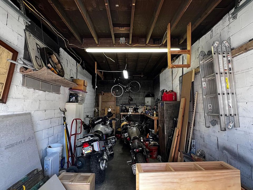 2nd image of 2151-2153 E Sergeant St #6