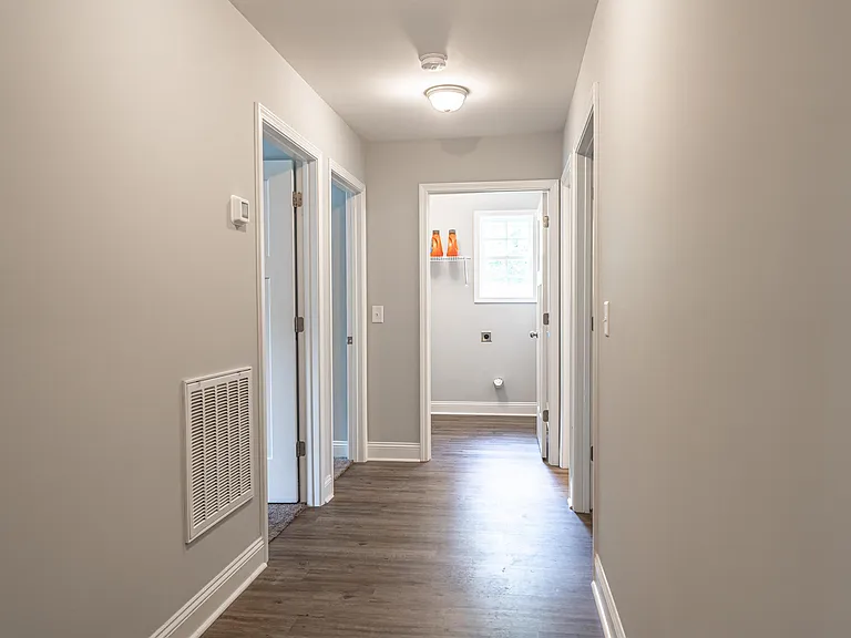 1040 W Indiana Ave — Photo 9