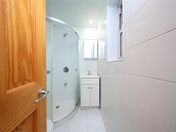 5th image of 1026 39th St