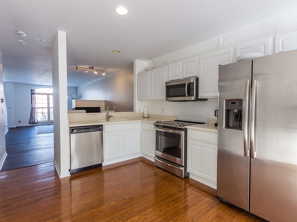 2nd image of 3070 Camden Dr #1