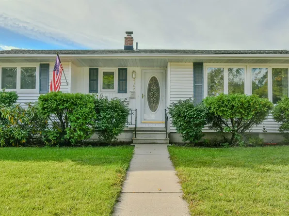 2102 N Brentwood Pl, Essexville, MI 48732