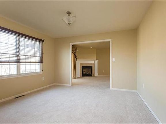 4th image of 14 Holly Ct
