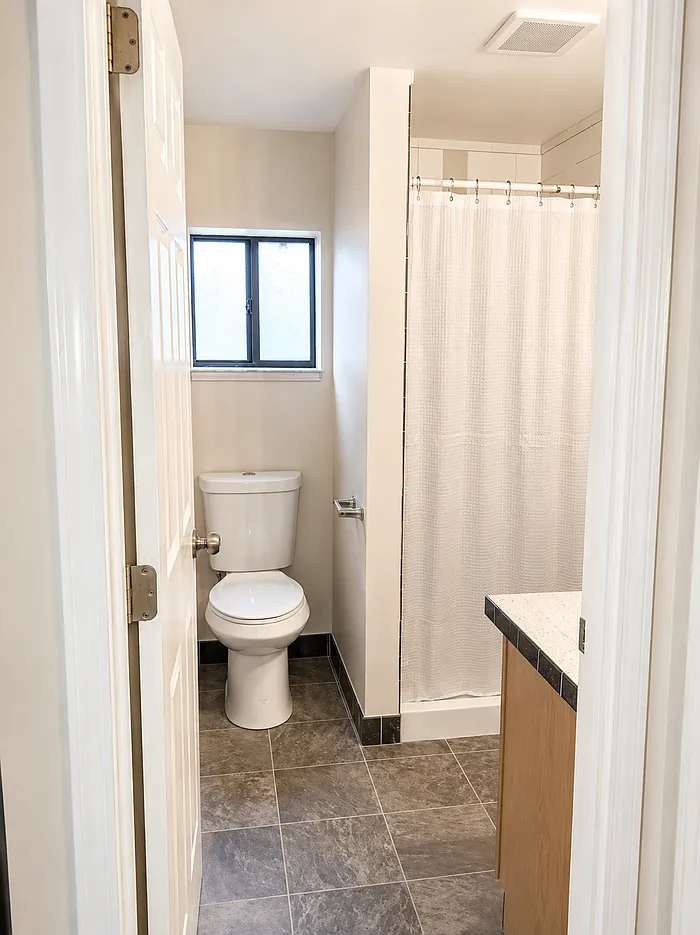 Studio, 1.0 bath, 300 sqft, $1,310 — Photo 3