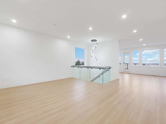 4th image of 35656 Canterbury Ave
