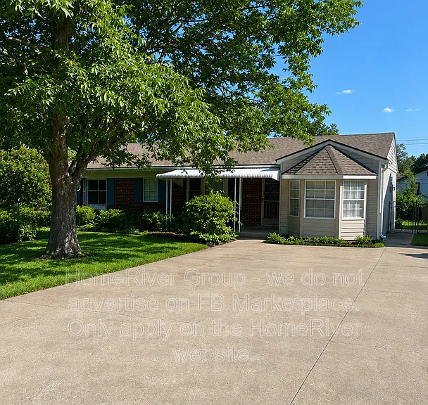 4325 Gladstone Blvd — Photo 1