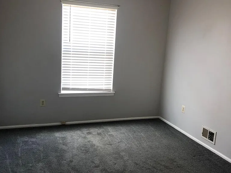 27 Townsend Ct — Photo 9