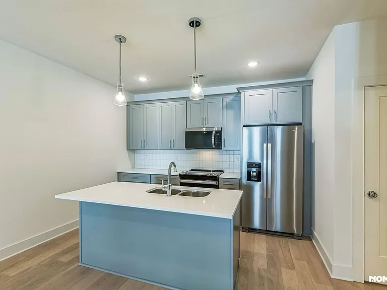 550 Markham St #10 — Photo 7