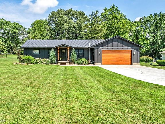 3rd image of 653 Valley Crest Dr