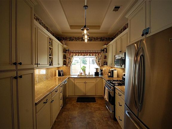 3rd image of 3137 E Hillcrest Dr