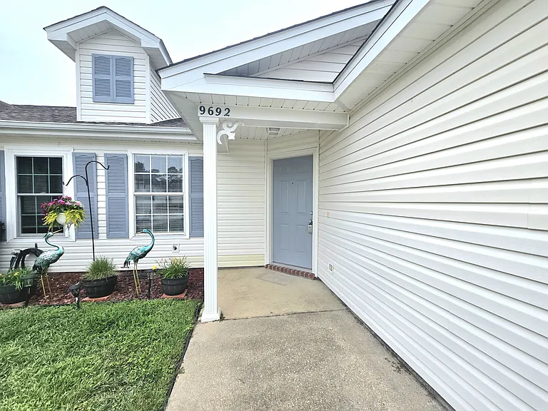 9692 Cobblebrook Dr — Photo 2