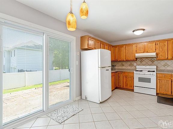 5th image of 82 Cliffwood Ave Unit 42F