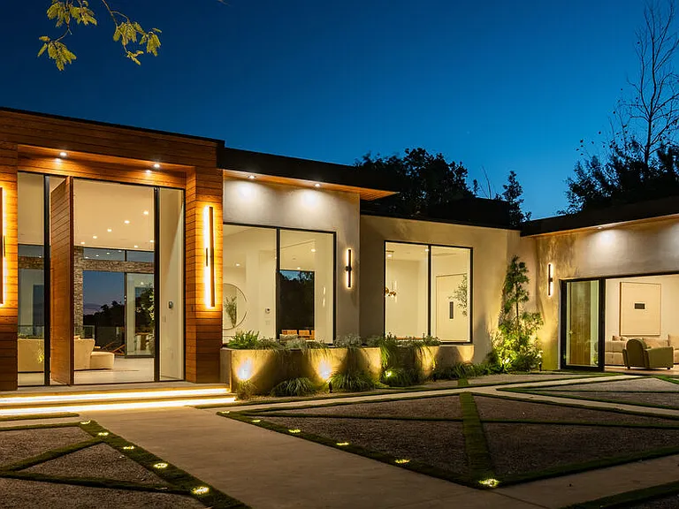 12752 Mulholland Dr — Photo 48