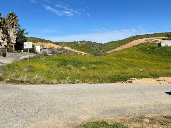 1 Quebec Joshua Vlg, Corona, CA 92879