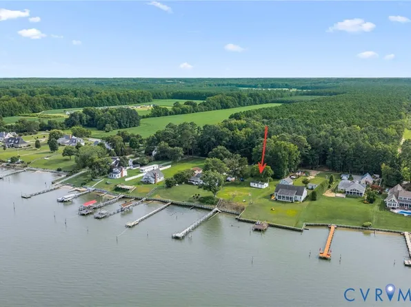 186 Summer Breeze Ln, Dunnsville, VA 22454