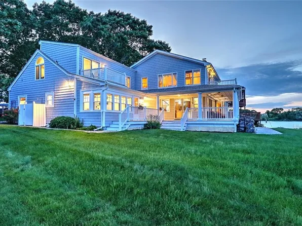 122-124 Riverside Dr E, Riverside, RI 02915