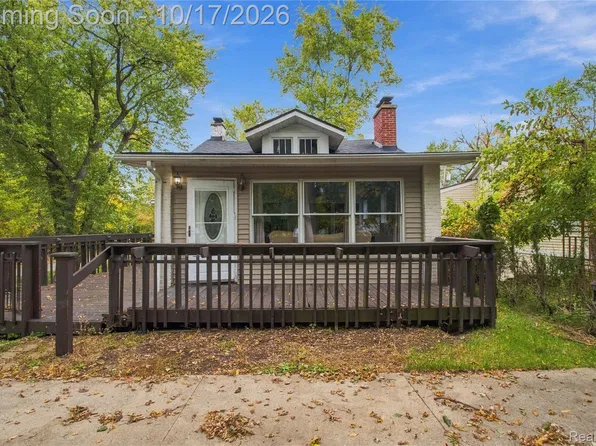 5607 Loveland St, West Bloomfield, MI 48322