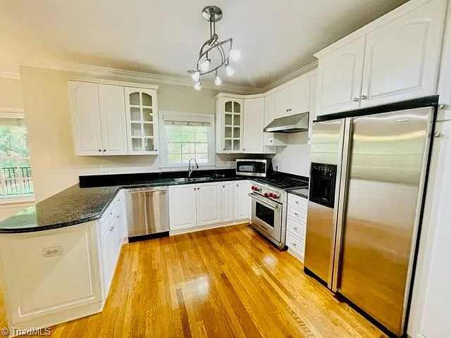 104 Castleton Pl — Photo 4