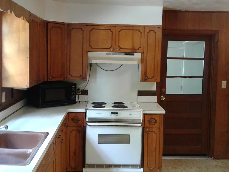 Kitchen, door into utility/laundry room