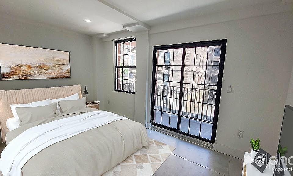 1st image of 2753 Creston Ave #6D