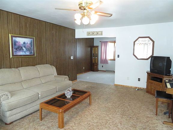 5th image of 2323 Royal Dr