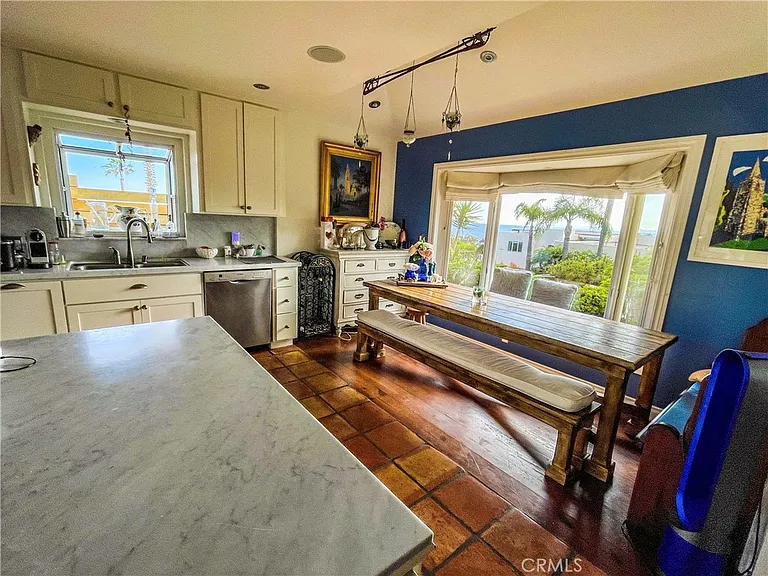 30722 Marilyn Dr — Photo 6