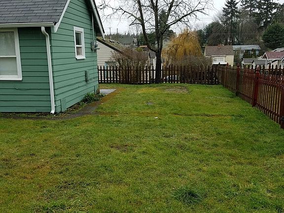 2nd image of 1511 N Rainier Ave