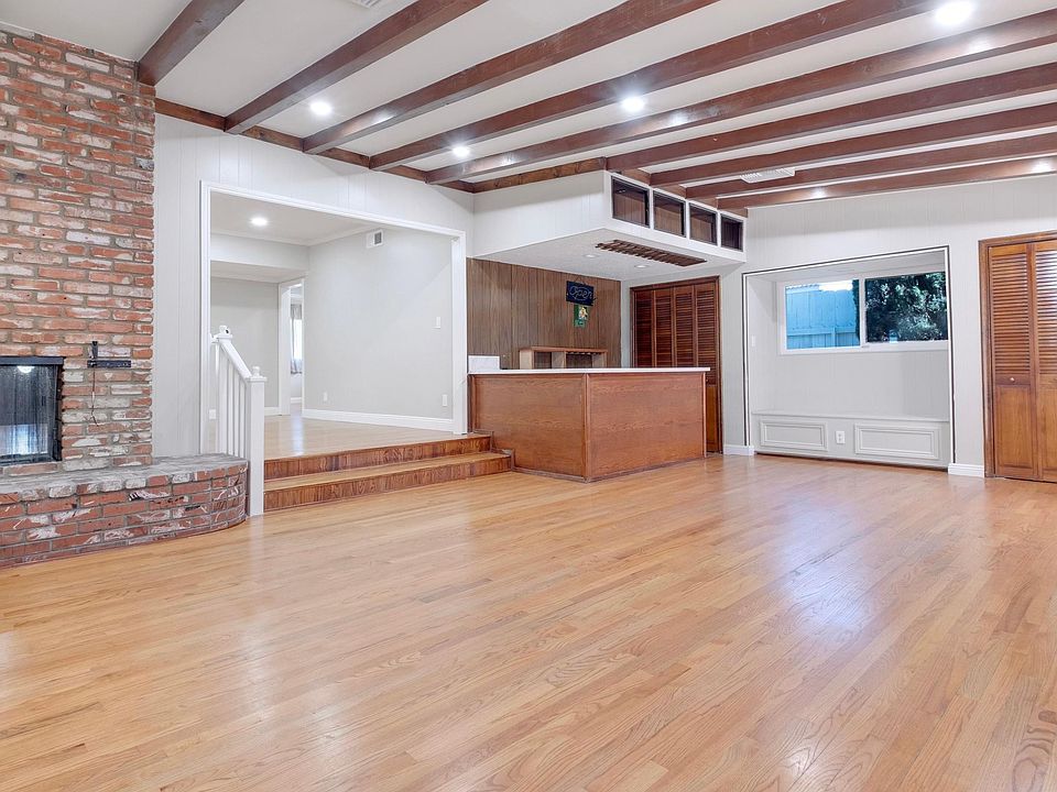 1st image of 10431 Woodley Ave
