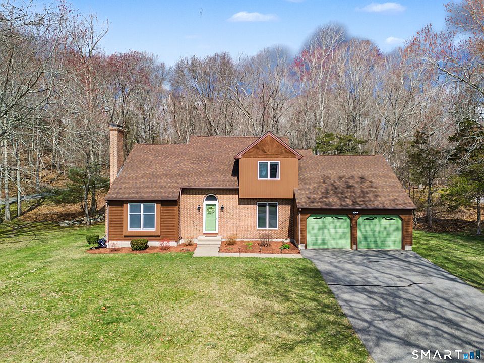 1st image of 10 Fox Hollow Drive