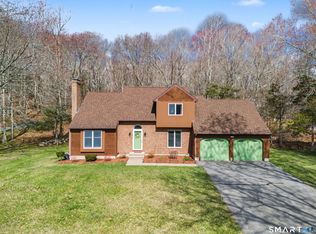 10 Fox Hollow Drive, Montville, CT 06370