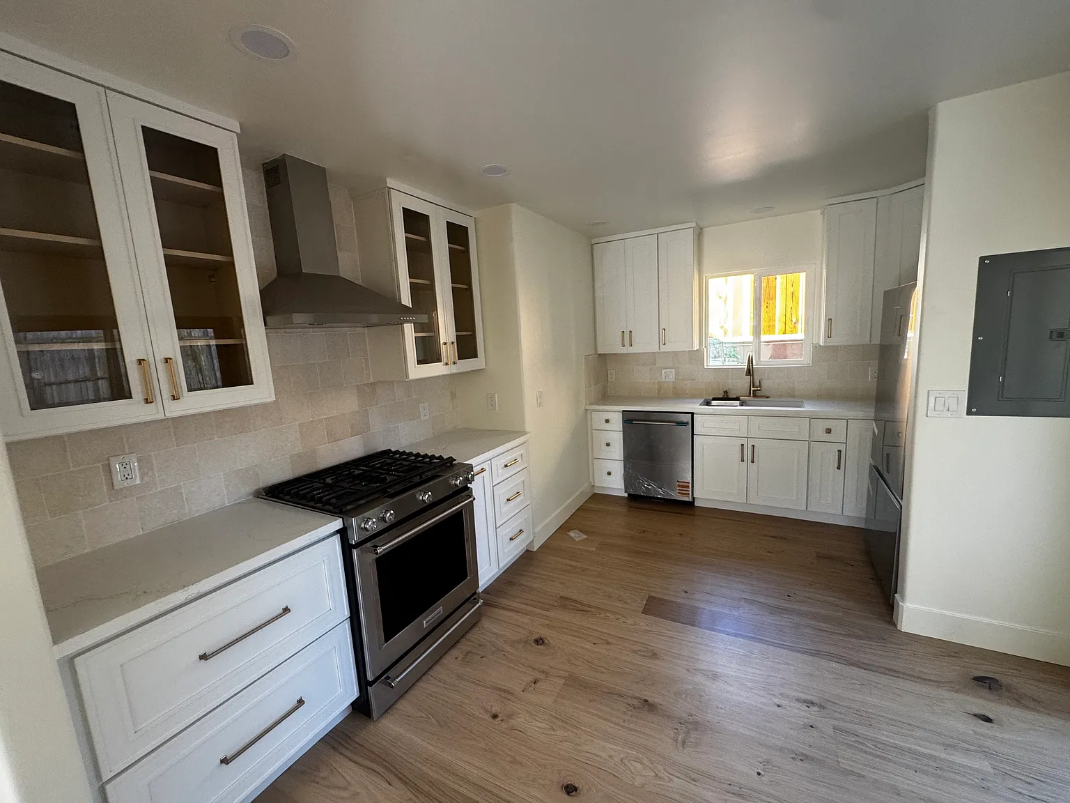 2 bed, 822 sqft, $3,500 — Photo 3