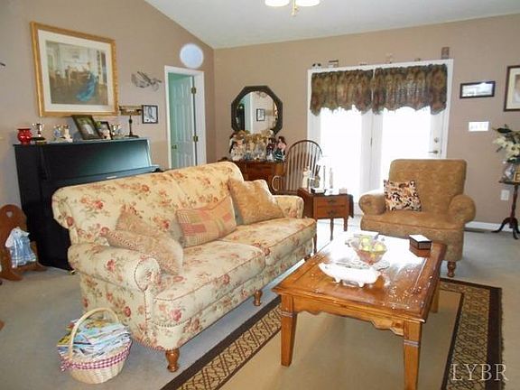 3rd image of 221 Countryside Dr