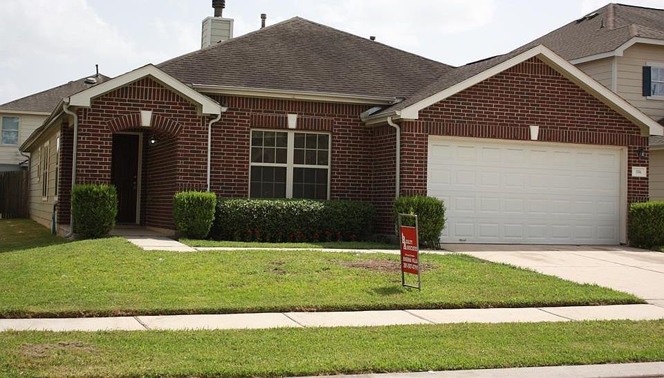 1st image of 306 Remington Heights Dr