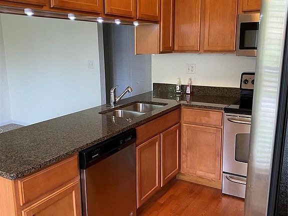 3rd image of 1976 Greenglen Dr APT 303
