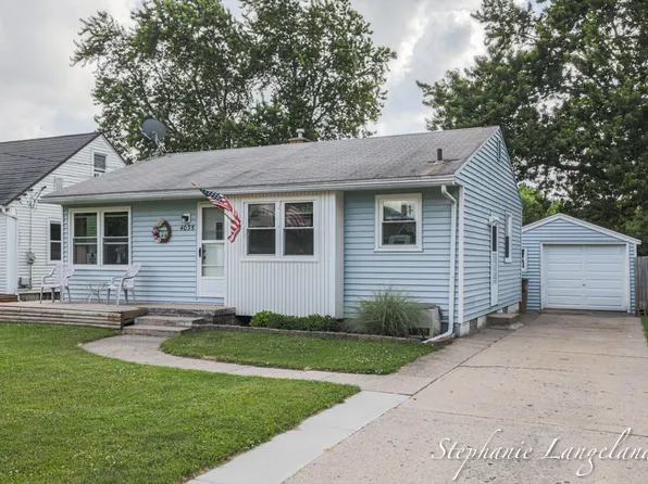 4035 Lester Dr NE, Grand Rapids, MI 49525