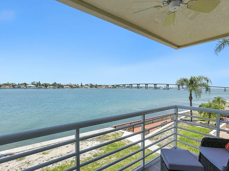 6085 Bahia Del Mar Cir #272 — Photo 10