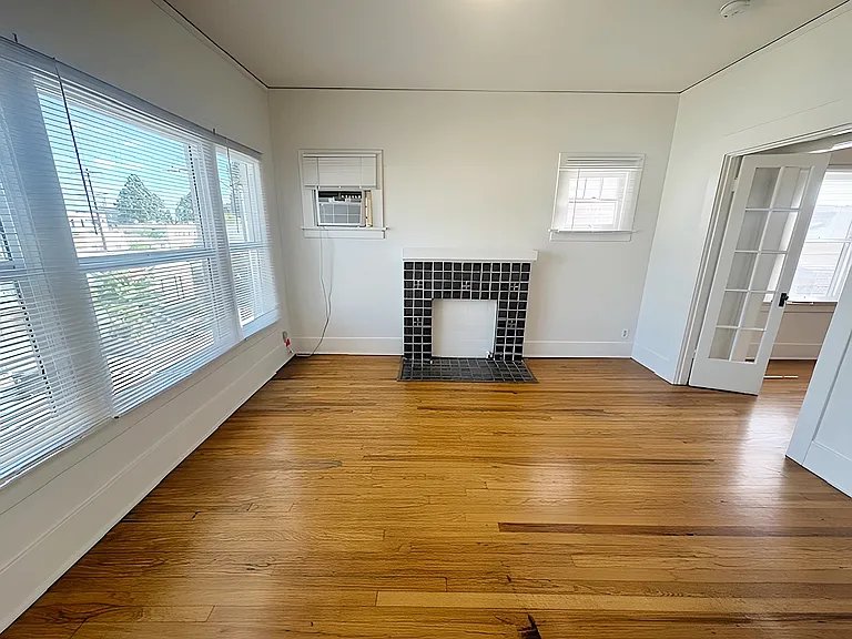 925 1/2 Marview Ave #925-1/2 — Photo 2