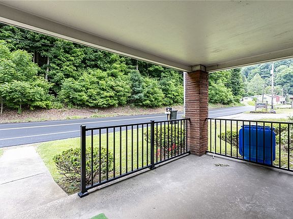 4th image of 1409 Boston Hollow Rd