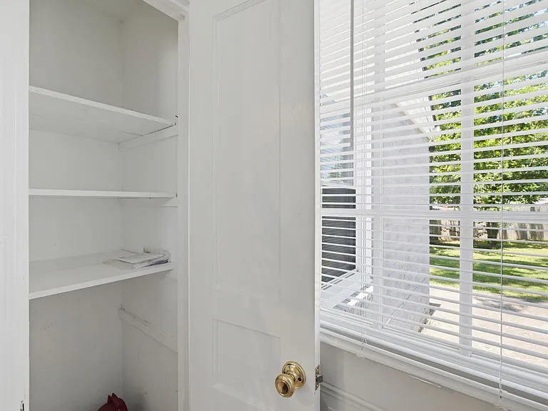 240 Ridgeway Dr — Photo 12