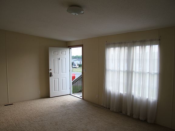 2nd image of 1123 Peppertree Dr