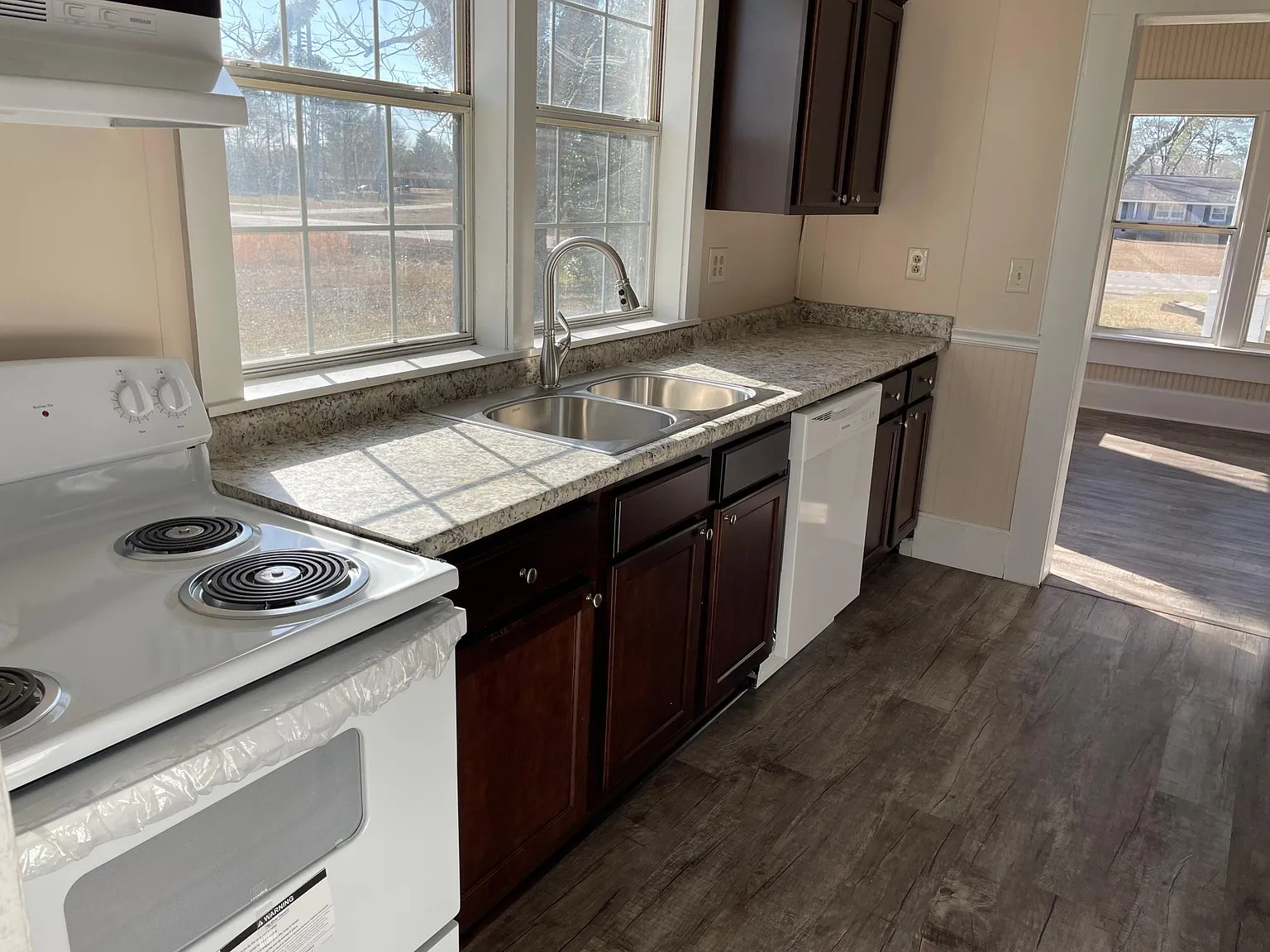3 bed, 1000 sqft, $1,200 — Photo 4