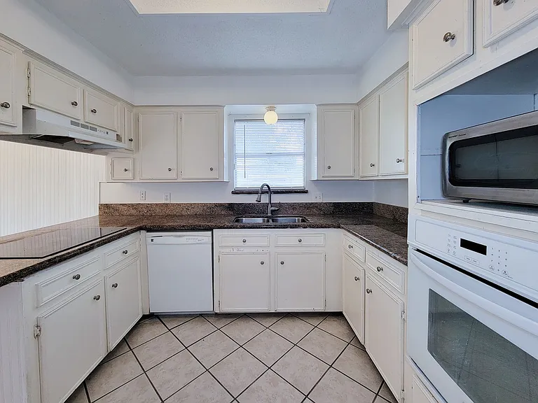 2710 Quail Creek Dr — Photo 5
