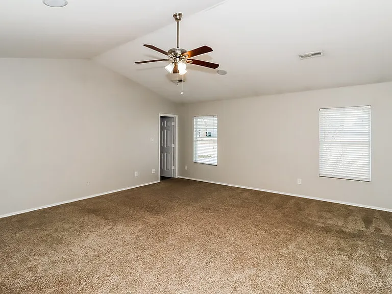 941 Silverberry St — Photo 10